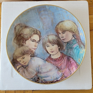 1981 Edna Hibel "Leah's Family" Collector Plate